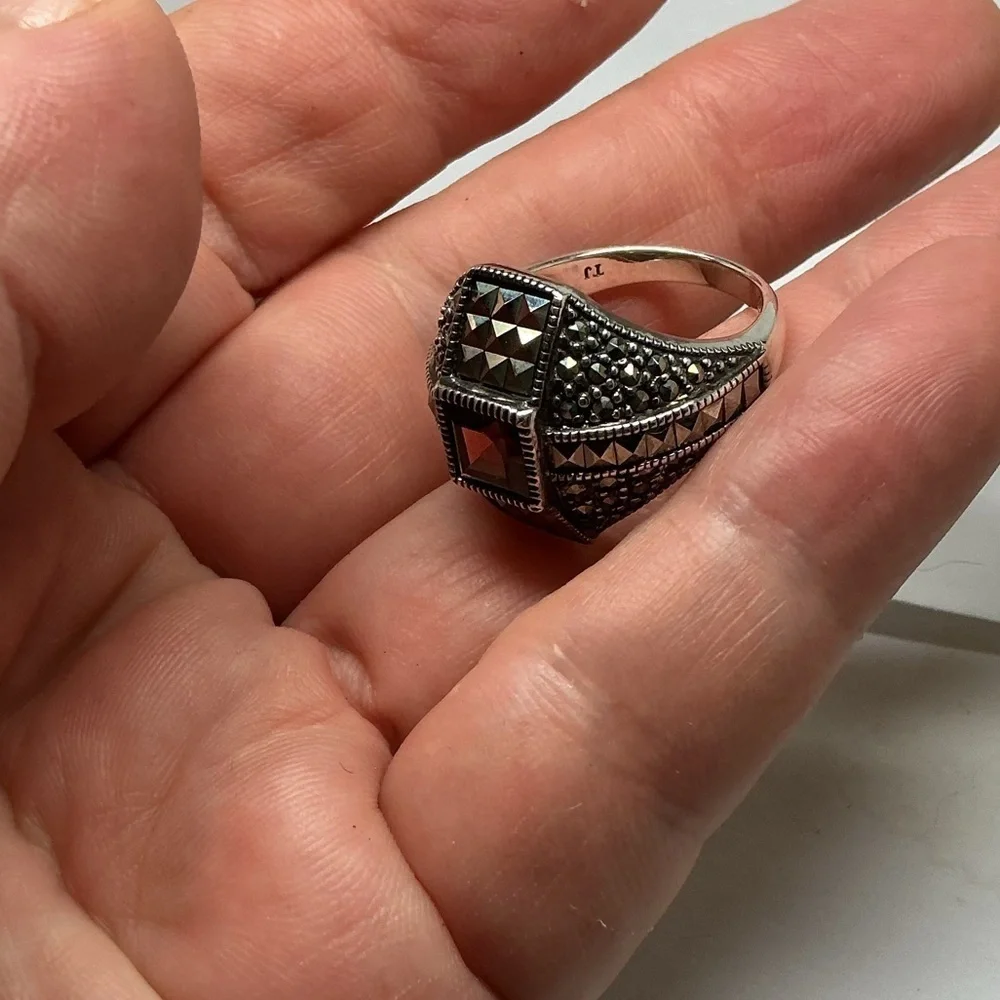 sterling silver red garnet marcasite ring
